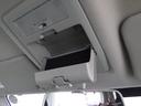 【オーバーヘッドコンソール】ルーフの前方に付いている収納。サングラスやメガネ入れとして！もちろん他の物を入れてもＯＫ！！