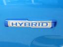 【ＨＹＢＲＩＤ】モーターで低燃費をアシストする『マイルドハイブリッド』！！いつも通りの運転をするだけで、いつのまにか電気が貯まり、モーターによるアシストでガソリン消費を抑えてくれます。
