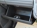 グローブボックス。小物入れも充実しています！物の置き場に困ることもありません！