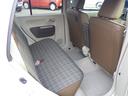 後部座席にも乗り心地が快適な素材を使用しています。是非一度ご来店いただき実際に座ってみてください♪