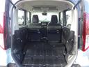 開口部も広く、荷物の積み下ろしもラク。背もたれを前に倒すと、結構積めますよ!!