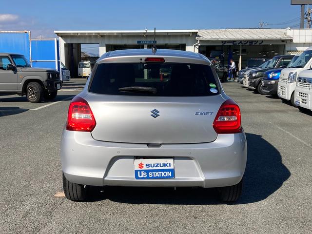 スイフト ＸＧ　２型　ＣＤプレイヤー　ＡＣＣ　ブラインドスポットモニタ　オートライト　シートヒーター　プッシュスタート　オートエアコン　衝突被害軽減システム　横滑り防止機能　衝突安全ボディ　盗難防止システム　アダプティブクルーズコントロール　ブラインドスポットモニター（9枚目）