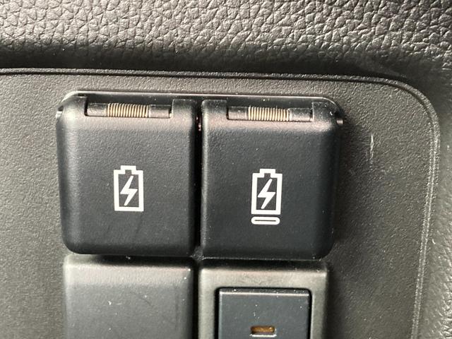 ワゴンR HYBRID FX-S 4型 ACC シートヒーター CVT オートライト プッシュスタート シートヒーター オートエアコン 衝突被害軽減システム 横滑り防止機能 衝突安全ボディ 盗難防止システム アダプティブクルーズコントロール 全方位カメラ アンブレラホルダ(12枚目)