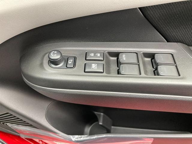 �p���[�E�B���h�E�̃X�C�b�`�ł����ׂɂ͓d���i�[�~���[�̊J�X�C�b�`������A�~���[�̊p�x�����X�C�b�`������܂����ȒP����ň����₷����