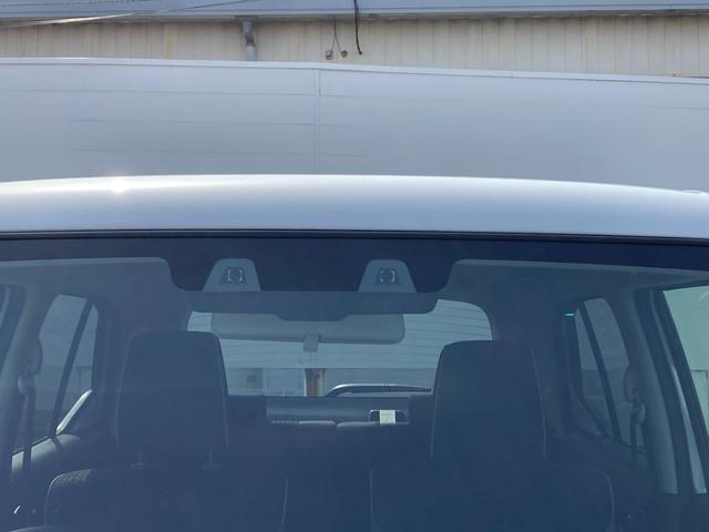 �Q�̃J�����őO���̎ԗ�����s�҂����m���A�Փ˂̂����ꂪ����Ɣ��f����ƁA�u�U�[���⃁�[�^�[���̕\���Ōx���B�Փ˂̉\�������܂�ƁA�����Ńu���[�L�������A�Փ˂̉���܂��͏Փˎ��̔�Q�y����}��܂��B