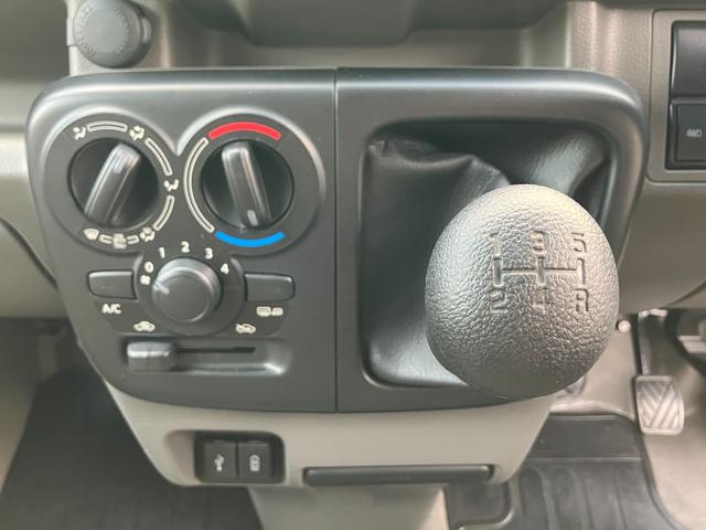 エブリイ PC 6型 バックアイカメラ付ディスプレイ装着車/サポカー デュアルカメラブレーキサポート│LEDヘッドランプ│12インチホイールキャップ│ウレタンステアリングホイール│マニュアルエアコン(7枚目)