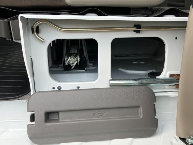 エブリイ PC 6型 バックアイカメラ付ディスプレイ装着車/サポカー デュアルカメラブレーキサポート│LEDヘッドランプ│12インチホイールキャップ│ウレタンステアリングホイール│マニュアルエアコン(31枚目)