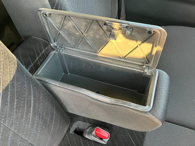 タント カスタムＲＳ　衝突安全ボディ　アイドリングストップ　後席両側電動スライドドア　純正ナビ　バックカメラ　ＥＴＣ　オートライト　オートエアコン　盗難防止システム（27枚目）