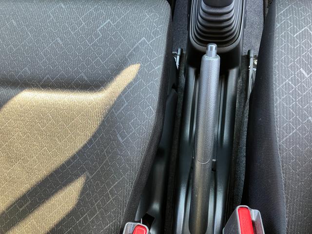 �T�C�h�u���[�L�͉^�]�ȂƏ���Ȃ̊Ԃɂ���܂��B