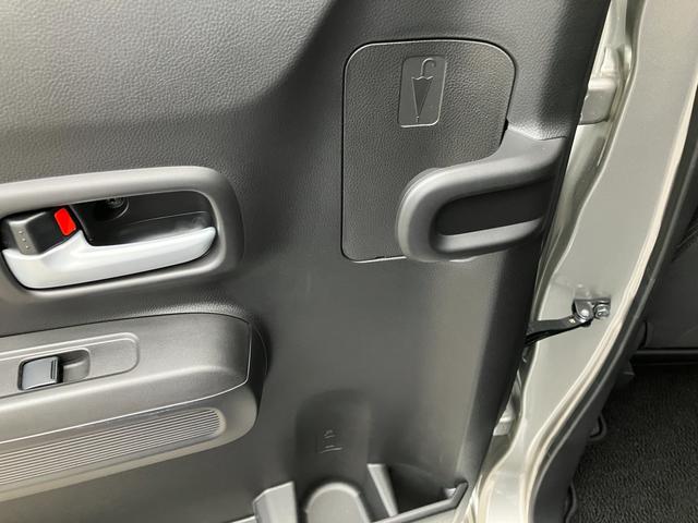 �����h�A�ɂ͌y���ƂȂ�J�̓��̎P�w��ȁy�A���u�����z���_�[�z�𑕔��B���H�͎ԊO�ւ̃X�O�����m�I