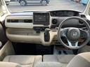 インパネシフト、フットブレーキで足元や運転席のスペースも広々。