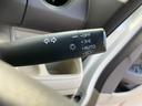 車外の明るさに応じて自動でヘッドライトを点灯・消灯する便利な【オートライトシステム】