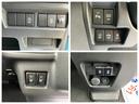豊富な装備も魅力的!各機能の切り替えボタンは運転席前方に配置。