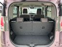 リヤシートも全車消毒済み。シートの後ろに収納スペースがあります。旅行バックやちょっとしたレジャー用品も積みこめそうですね!