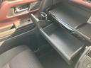 助手席前の充実収納スペース★インパネボックスは箱ティッシュが入れられて便利です♪