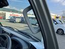 運転席・助手席共につかみやすい位置に【乗降グリップ】があり乗り降りラクラク。消毒済みなので安心!