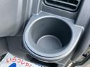携帯電話などの小物も収納できる【インパネドリンクホルダー】
