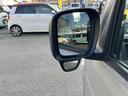 運転席から見た死角を補ってくれる【サイドアンダーミラー付ドアミラー】。左への幅寄せやバックでの駐車をサポートしてくれます。
