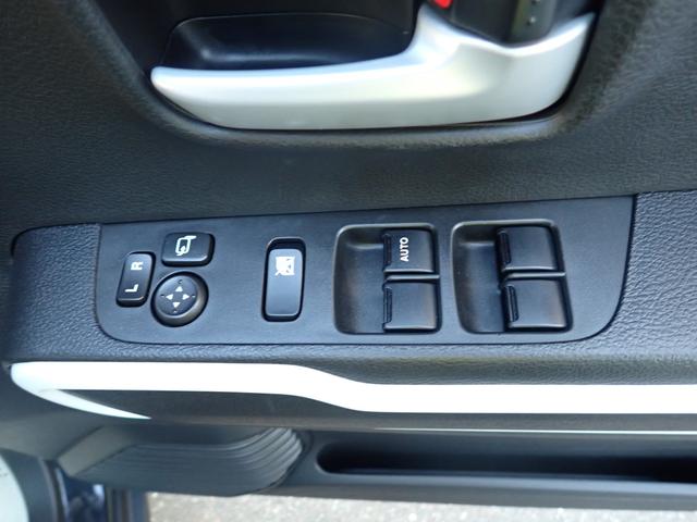 ���삵�₷���ʒu�ɔz�u���ꂽ�A�^�]�ȃh�A�̃p���[�E�B���h�[�i���b�N�@�\�j�A�d���i�[�����R���~���[�B