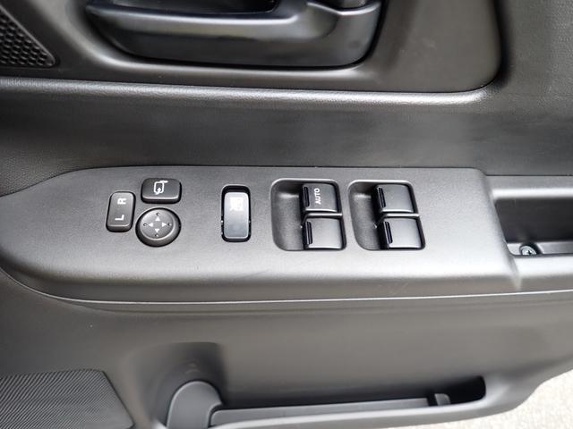 ���삵�₷���ʒu�ɔz�u���ꂽ�A�^�]�ȃh�A�̃p���[�E�B���h�[�i���b�N�@�\�j�A�d���i�[�����R���~���[�B