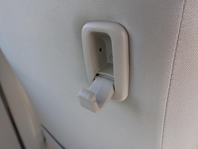 ����ȃV�[�g�o�b�N�̏㕔�ɂ͕֗��ȃV���b�s���O�t�b�N���t���Ă��܂��I����ɉ����Ă����Ɣ��������̂����S�ł��ˁi�O�Q�O�j