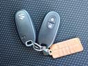 【スマートキー】スマートキー付きです。キーをポケットやバッグに入れたままでもドアのロック&アンロックができ、雨の日や荷物の多い日にはとっても便利!!