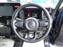 スポーティなデザイン、いつまでもハンドルを握っていたくなるような運転席です!!