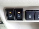 【シートヒーター】エンジンが温まるまで車内は寒いですよね。そんな時シートヒーターが付いていると、すぐに足腰を温めてくれます!寒い日の運転も快適!!