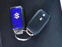 【スマートキー】スマートキー付きです。キーをポケットやバッグに入れたままでもドアのロック＆アンロックができ、雨の日や荷物の多い日にはとっても便利！！