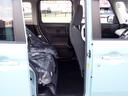 後席はスライドドアなので乗り降りがラク！シートは左右独立でスライド＆リクライニングができるので足元も広いですよ（＾＿＾）一度座ってみてください♪