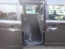 後席はスライドドアなので乗り降りがラク！シートは左右独立でスライド＆リクライニングができるので足元も広いですよ（＾＿＾）一度座ってみてください♪