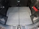 開口部も広く、荷物の積み下ろしもラク。背もたれを前に倒すと、結構積めますよ！！