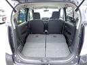 開口部も広く、荷物の積み下ろしもラク。背もたれを前に倒すと、結構積めますよ！！