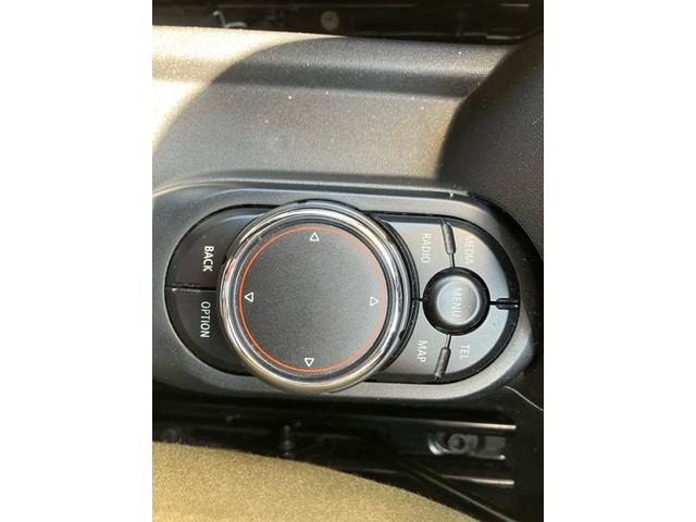 ＭＩＮＩ クーパー　ターボ　純正ナビ　Ｂｌｕｅｔｏｏｔｈ　スマートキー　純正アルミホイール（33枚目）