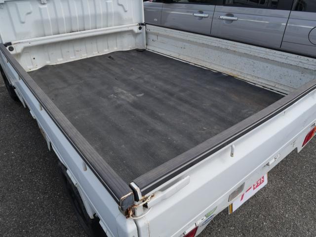 キャリイトラック ＫＣエアコン・パワステ　セレクト４ＷＤ　エアコン　パワーステアリング　ＣＤ　三方開　荷台ガード　荷台マット（8枚目）