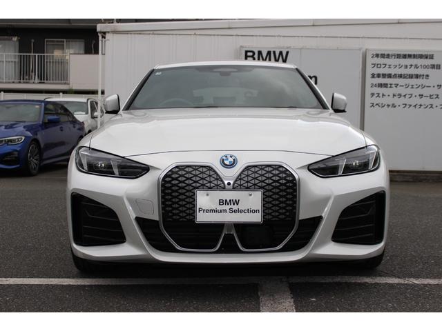 i4 eDrive 40 Mスポーツ EVモデル 充電コード付 認定中古車 AIS車両品質評価書付 弊社元試乗車 レザーシート LEDヘッドライト 純正ナビ 全周囲モニター 急速充電対応 CHAdeMO規格対応(4枚目)