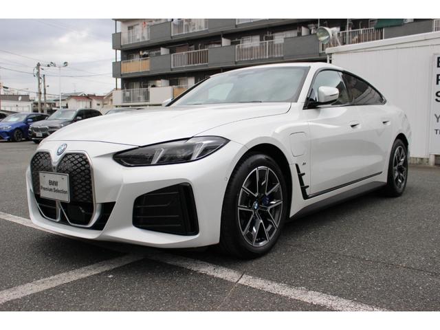 i4 eDrive 40 Mスポーツ EVモデル 充電コード付 認定中古車 AIS車両品質評価書付 弊社元試乗車 レザーシート LEDヘッドライト 純正ナビ 全周囲モニター 急速充電対応 CHAdeMO規格対応(11枚目)