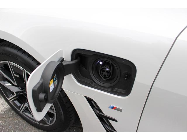 i4 eDrive 40 Mスポーツ EVモデル 充電コード付 認定中古車 AIS車両品質評価書付 弊社元試乗車 レザーシート LEDヘッドライト 純正ナビ 全周囲モニター 急速充電対応 CHAdeMO規格対応(13枚目)
