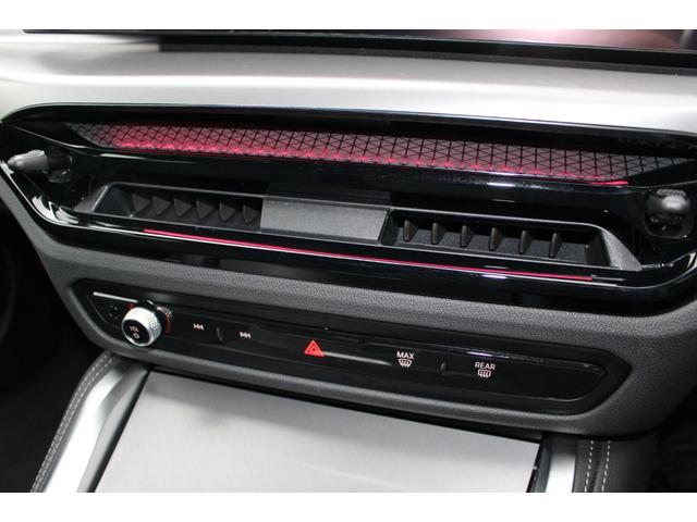 i4 eDrive 40 Mスポーツ EVモデル 充電コード付 認定中古車 AIS車両品質評価書付 弊社元試乗車 レザーシート LEDヘッドライト 純正ナビ 全周囲モニター 急速充電対応 CHAdeMO規格対応(53枚目)