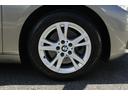 ランフラットタイヤ:パンクした場合でも一定距離の走行が可能。パンク時にはセンサーが感知し、モニターに点灯してドライバーに知らせてくれる。