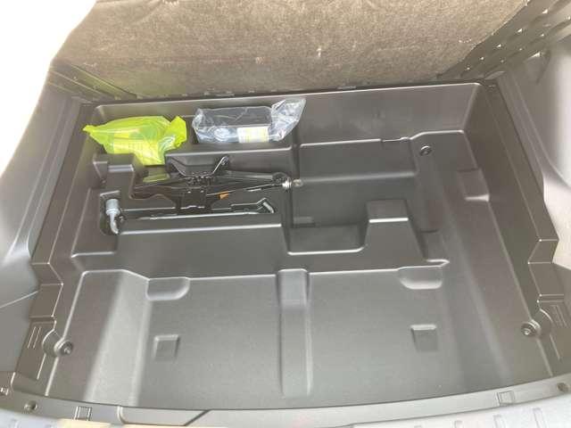 ブラックエディション ルーフレール レーンキープ DVD再生 スマートキー オートマチックハイビーム 禁煙車 衝突被害軽減システム シートヒーター メモリーナビ付 ワンオーナー アイドリングストップ パーキングアシスト(44枚目)