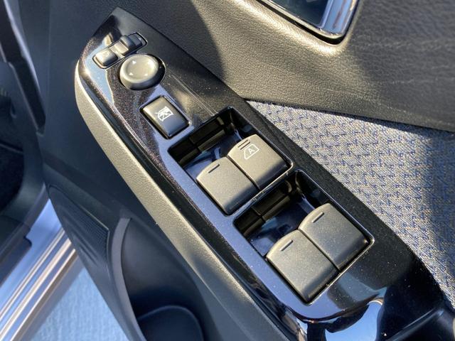 もちろんパワーウィンドウ付いてます！ドアミラーの格納、調整ももできます！