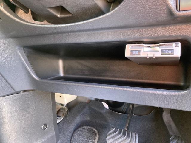 ハンドルの下の方にも収納スペースがございます。