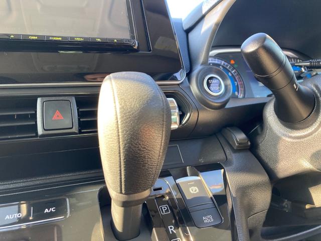 【シフトレバー】シフトレバー周りもとても綺麗ですよね！操作性もとってもよいです！是非試乗してみてくださいね☆