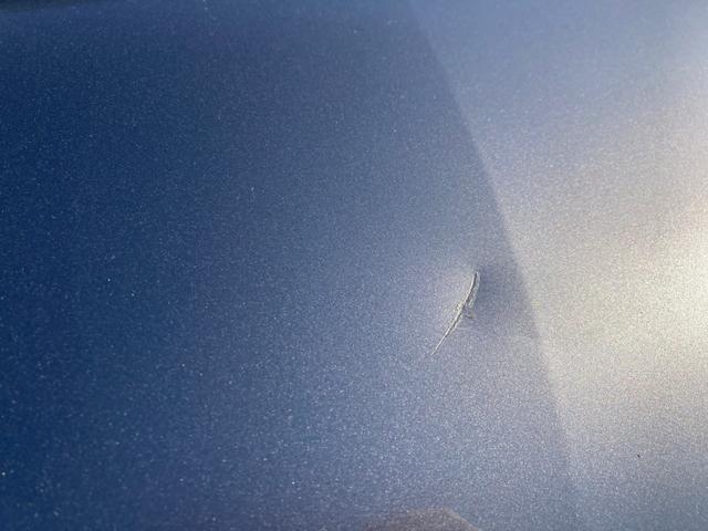 ボンネットに凹みがございますので現車をご確認ください