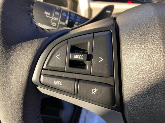 �X�e�A�����O�X�C�b�`���t���Ă���̂ŁA�n���h���ɂ��Ă���{�^���Ńi�r�̐؂�ւ��≹�ʂ̒������ł��܂��B