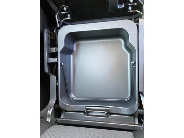 ����Ȃ̉��ɂ͎��[�{�b�N�X������܂��B�Ԍ��؂���ꂽ��C�̑ւ��Ȃǎ��[�ł��ĕ֗��ł���B