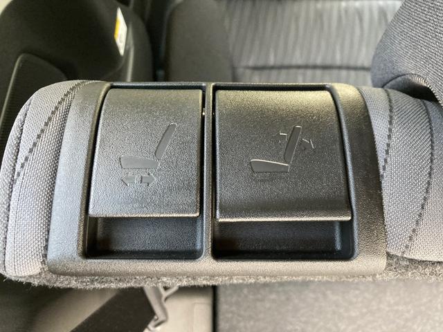 デリカＤ：２ ハイブリッドＭＺ　オートハイビーム　衝突被害軽減ブレーキ　アダプティブクルーズコントロール　スマートキー＆プッシュスタート　両側パワースライドドア　フルセグＴＶ　ＤＶＤ　シートヒーター　ナビＴＶ　コーナーセンサー（17枚目）