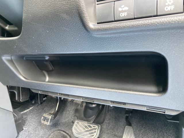 デリカＤ：２ ハイブリッドＭＺ　オートハイビーム　衝突被害軽減ブレーキ　アダプティブクルーズコントロール　スマートキー＆プッシュスタート　両側パワースライドドア　フルセグＴＶ　ＤＶＤ　シートヒーター　ナビＴＶ　コーナーセンサー（31枚目）