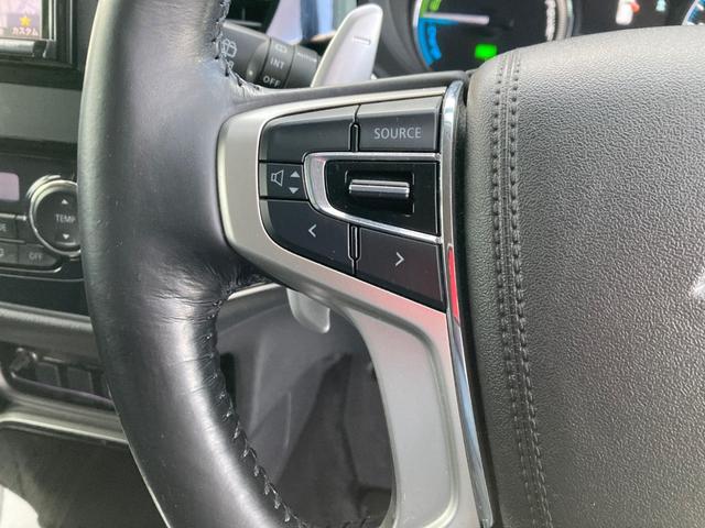 �X�e�A�����O�X�C�b�`���t���Ă���̂ŁA�n���h���ɂ��Ă���{�^���Ńi�r�̐؂�ւ��≹�ʂ̒������ł��܂��B